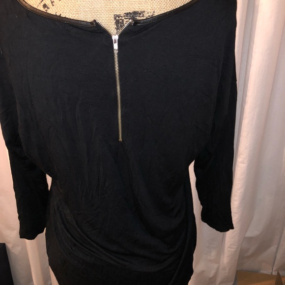 🌸 Black blouse - Picture 2 of 2